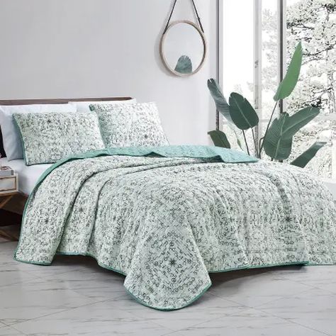 Bedspreads | Find Great Bedding Deals Shopping at Overstock Geometric Bedding, Queen Bedspread, Green Quilt, Bed In A Bag, Bedspread Set, Green Home Decor, Bedding Stores, Coverlet Set, Quilt Set