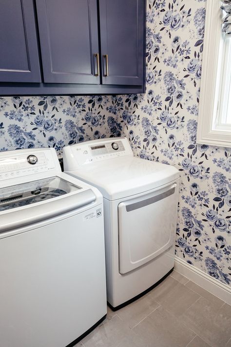 brighton keller laundry room blue and white print wall paper navy blue painted cabinets cute laundry room Blue Laundry Room, Blue Painted Cabinets, Wallpaper Laundry Room, Wallpaper Laundry, Blue Laundry Rooms, White Laundry Rooms, Laundry Room Wallpaper, Basement Laundry Room, Dream Laundry Room