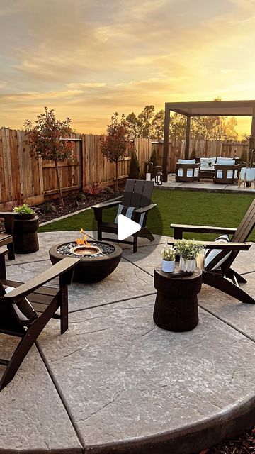 Teri Fode on Instagram: "BUT…  This vision in my head just wouldn’t quit so we brought it to life.  It’s a small backyard in the middle of the suburbs, but we made it feel like we’re on vacation every time we step into it.  A circle slab to the left for a fire pit and a square slab to the right with a pergola for cozy conversations. Plus a small patio for alfresco dining.  Comment  DREAMY for links to the dimensions on our backyard and concrete areas plus links to the fire pit and furniture.  #firepitdesign #firepitfriday #firepitseason #backyardideas #backyardlife  backyard fire pit  Backyard oasis  Backyard living  Fire pit design  Alfresco dining  Pergola design  Conversation area  Backyard furniture  Conversation patio set  Patio furniture" Stone Patio With Pergola And Fire Pit, Small Backyard Landscaping With Fire Pit, Corner Fire Pit Backyard, Open Backyard Ideas, Circle Fire Pit Area, Small Backyard Remodel, Jacuzzi Backyard, Family Backyard Layout, Small Backyard Patio Designs