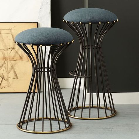 new west elm stools Steel Furniture Design, Kursi Bar, Modern Counter Stools, Chaise Metal, Metal Furniture Design, Black Bar Stools, Coban, Iron Furniture, Modern Bar Stools