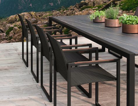 Bradley Terrace – Royal Botania – Ninix Table & Chairs Exterior Table, Modern Outdoor Dining Sets, Modern Outdoor Dining Furniture, Contemporary Garden Furniture, Modern Garden Furniture, Minimalist Furniture Design, Dining Outdoor, Modern Outdoor Dining, Royal Botania