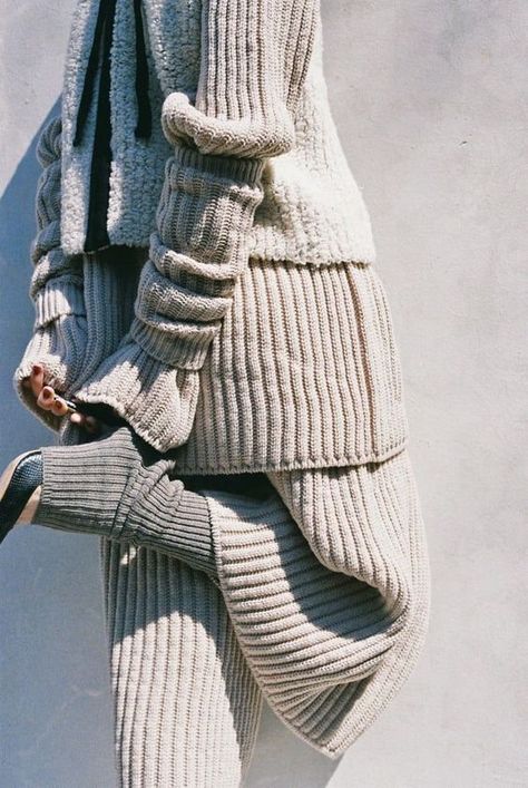 Rib Fashion, Knitwear Details, Knitwear Inspiration, Winter Knitwear, Wool Quilts, Neutral Fashion, Outfit Inspo Fall, Knit Outfit, Knit Set