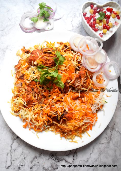 best tandoori chicken biryani Tandoori Chicken Biryani, Tandoori Rice Recipe, Tandoori Rice, Pakistani Cusine, Tandoori Biryani, Tandoori Chicken Curry, Easy Chicken Biryani, Rice Art, Rice Meals