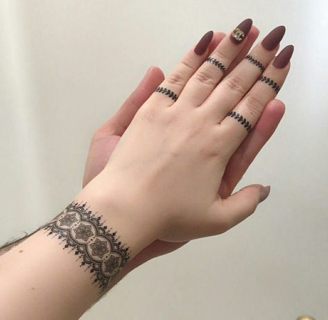 Dawar Siddiqui Henne Tattoo, Unique Henna, Finger Henna Designs, Tato Henna, Henna Tattoo Hand, Henna Art Designs, Simple Henna Tattoo, Beginner Henna Designs, Mehndi Design Pictures