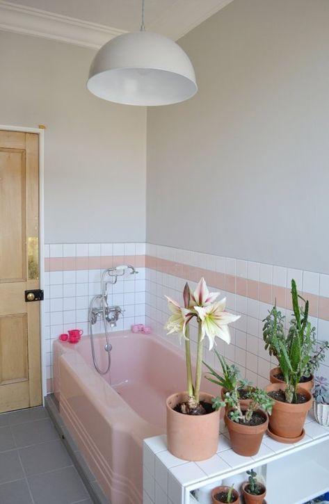 Here is an idea to make your pink bathroom tile feel more like it was part of your plan and not something you had to make-do with. Pink Vintage Bathroom, Pink Tile Bathroom, Pink Bathtub, Pink Bathroom Tiles, Pink Tub, Vintage Bathroom Tile, Pink Tile, Tiles Ideas, Victorian Townhouse