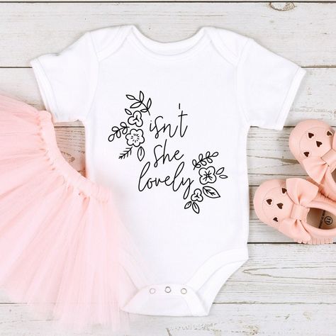 Girl Onsies, Wildflower Svg, Newborn Svg, Cricut Baby, Custom Baby Onesies, Baby Blessing, Diy Bebe, Newborn Onesies