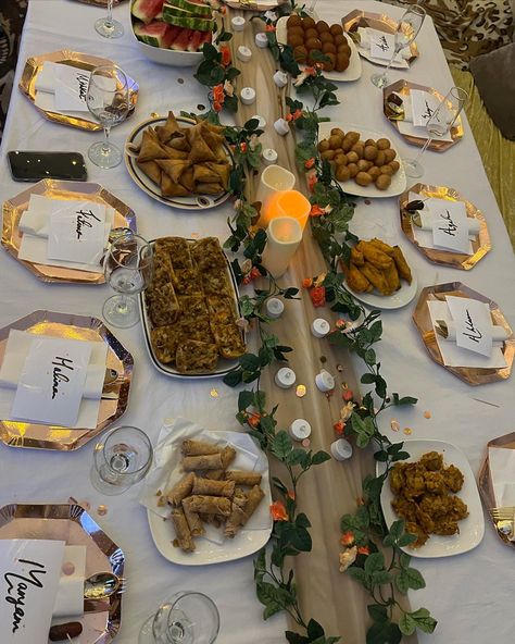 iftar dinner set up Iftar Decorations, Iftar Decor, Iftar Table, Iftar Aesthetic, Iftar Party Decorations, Iftar Party Ideas, Iftar Party Decor Ideas, Iftari Setup, Ramadan Dinner