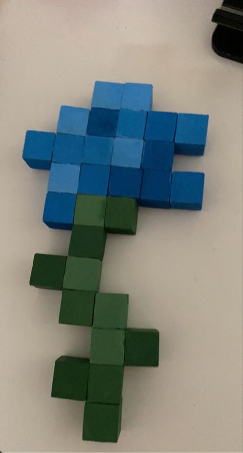 Wooden Block Pixel Art, Flor Minecraft, Diy Minecraft Decorations, Minecraft Diy Crafts, Minecraft Diy, Diy Minecraft, Easy Pixel Art, Perler Bead Templates, Creative Gifts For Boyfriend