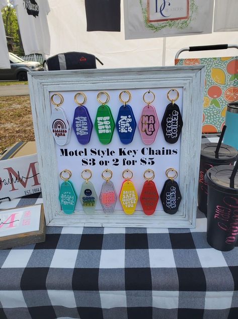 How To Display Car Decals At Craft Show, Keychain Craft Show Display, How To Display Cups At Craft Fair, Vinyl Items To Sell At Craft Fair, Vendor Product Ideas, Pop Up Shop Ideas To Sell, Craft Fair Keychain Display, Things To Sell At Vendor Fairs, Craft Pop Up Shop Ideas