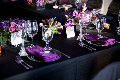 Table Settings Birthday, Purple Table Decor, Purple Table Settings, Deland Fl, Simple Wedding Dress Casual, Dinner Party Table Settings, Summer Table Settings, Purple Table, 50th Birthday Decorations