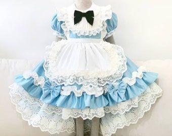 Alice dress . Baby girl dress. Alice wonderland birthday - Etsy Nova Zelândia Alice In Wonderland Themed Dress, Wonderland Core Outfits, Alice And Wonderland Dress, Alice In Wonderland Birthday Theme, Alice In Wonderland Aesthetic Outfit, Wonderland Birthday Theme, Vintage Photo Shoot, Alice In Wonderland Outfit, Halloween Costume For Kids