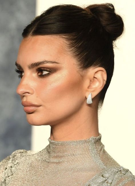 Sleek Hair Makeup, Emrata Updo, Bride Sleek Hair, Slick Back French Twist, Sleek Hairstyles Updo, Red Carpet Makeup Looks 2023, Sleek French Twist, Shenion Hairstyles 2024, Bun Red Carpet