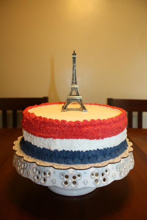 French Birthday Cake, French Themed Parties, Eiffel Tower Cake, Cake For Birthday, Chandelier Cake, Paris Cakes, Parisian Party, Paris Birthday Parties, Blue Icing