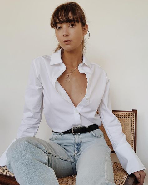 Annemiek Kessels on Instagram: “Minimal.” Unbuttoned Shirt Reference, Unbuttoned Shirt Women Outfit, Open Shirt Outfit Women, Ghost Aesthetics, Girls White Shirt, Oc Fashion, White Shirt Outfits, Clothing Reference, Auction Ideas