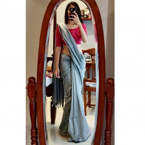 Follow This Brand To Style Simple Sarees in Epic Ways! • Keep Me Stylish Saree Blouse Styles, Saree Wearing Styles, Sarees For Girls, Saree Wearing, Indian Sari Dress, Modern Saree, Indian Saree Blouses Designs, Simple Sarees, Indian Fashion Saree