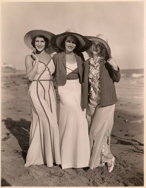 Adrienne Ames, Beach Pajamas, Vintage Fashion 1930s, 1930 Fashion, Juan Les Pins, Retro Mode, 1930s Fashion, Beach Poses, Celebrity Art