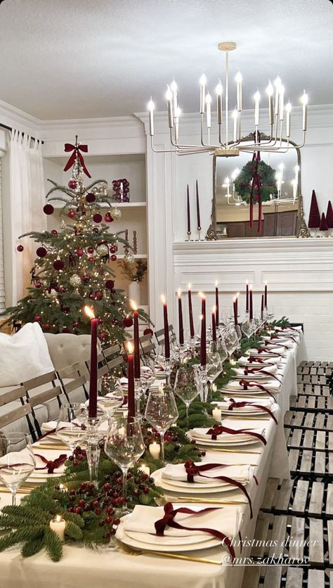 Tafel Decor, Christmas Dining Table, Christmas Dinner Table, Christmas Dinner Party, Hosting Christmas, Christmas Decor Inspiration, Christmas Interiors, Christmas Themes Decorations, Christmas Inspo