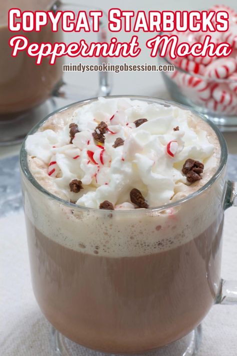 Easy Homemade Starbucks Peppermint Mocha Coffee Recipe! Coffee is mixed with cocoa, sugar and peppermint to make this coffeeshop copycat. Peppermint Mocha Latte, Mocha Coffee Recipe, Peppermint Hot Chocolate Recipe, Mocha Latte Recipe, Peppermint Mocha Recipe, Peppermint Coffee, Starbucks Peppermint Mocha, Peppermint Hot Cocoa, Mint Mocha