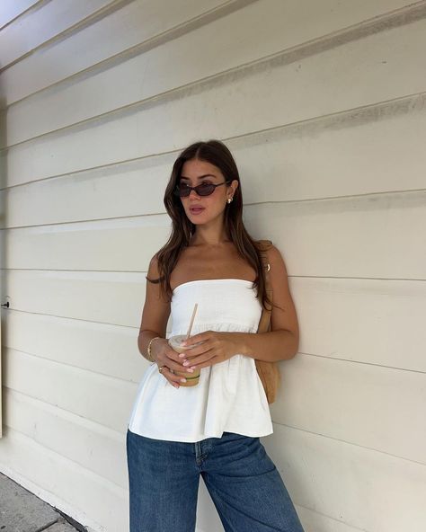 Dress Over Jeans, Fashion Style Summer, Look Jean, Fashion Gal, Clean Girl Aesthetic, London Outfit, Clean Girl, Basic Outfits, Looks Style