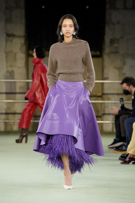 Skirts 2023, Trendy Dress Outfits, Purple Skirt, فستان سهرة, 가을 패션, Winter 2022, Purple Fashion, Fall 2022, Mode Inspiration