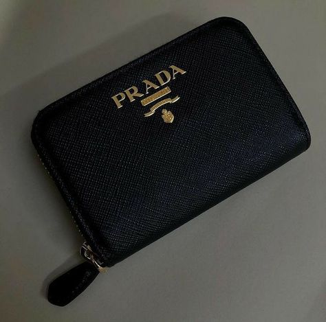 Black Wallet Aesthetic, Void State, Purse Aesthetic, Workplace Culture, Cat Wallet, Cute Luggage, Prada Wallet, Purse Essentials, Cute Wallets