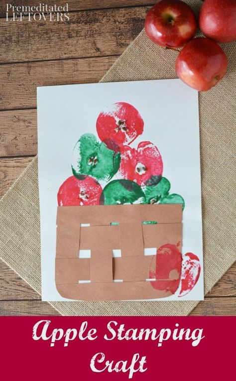 Apple Stamping Craft Project for Kids- This stamping craft idea is a fun way to paint with apples. It's also a frugal and easy activity for kids! Use this tutorial for a fun fall activity or a hands-on activity when teaching the letter a to children Apple Stamping Craft, Apple Stamping, Høstaktiviteter For Barn, Apple Crafts, September Crafts, Apple Activities, Apple Craft, Apple Painting, Fall Art Projects