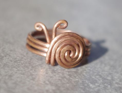 Humble but efective and extraordinary copper wire ring. Like in the pictures made of copper wire diameter 1,2mm. Instead of gemstone there is a little snail made of wire. This little gadget will surely get attention of Your friends on the party or used as an everyday wear. Variety of sizes availabel - please specify the diameter You are intrested in. Opinions about the healthy effects of copper on the human body are quite popular and many of them can be found in the internet. Buying our ring, Yo Copper Wire Ring, Copper Wire Crafts, Diy Wire Jewelry Rings, Wire Jewelry Rings, Wire Craft, Wire Jewelery, Wire Wrap Jewelry Designs, 2024 Ideas, Copper Wire Jewelry