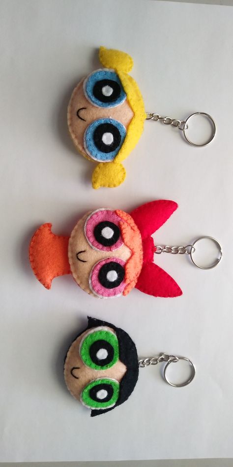 Felt Keychain Diy Patterns, Felt Embroidery Projects Ideas, Felt Keychain Pattern, Felt Sewing Ideas, Felt Keychain Ideas, Felt Keychain Diy, Felt Charms, Kawaii Felt, Felt Plush