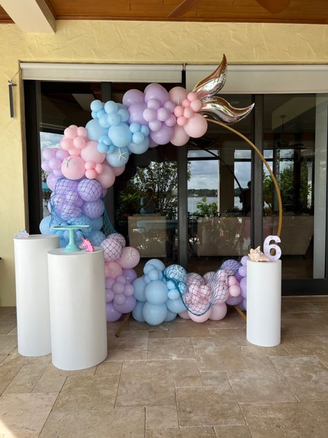 Mermaid Theme Balloon Garland, Diy Mermaid Tail Balloon Arch, Room Of Balloons, Mermaid Birthday Party Balloon Arch, Balloon Mermaid Tail, Mermaid Balloon Decor, Ariel Balloons, Little Mermaid Balloon Arch, Little Mermaid Balloon Garland