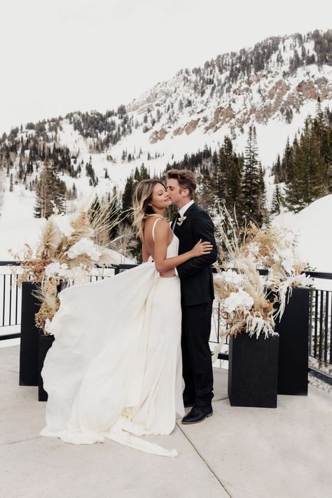 22 Wedding Deck Venues in the Rocky Mountains | Best Wedding Venues Montana Wedding Venues, Ski Resort Wedding, Winter Wedding Venues, Industrial Wedding Venues, Mountain Top Wedding, Mountain Wedding Venues, Dream Wedding Venues, Rocky Mountain Wedding, December Wedding