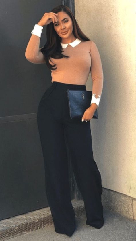 High-waist formal black pants. Formal jersey. White shirt. #Womensformalwear #Corporatewear #Womensstyle Business Professional Outfits, Fashionable Work Outfit, Professional Outfits Women, Stylish Work Attire, Business Casual Outfits For Work, Summer Work Outfits, Elegante Casual, Classy Work Outfits, Professional Attire