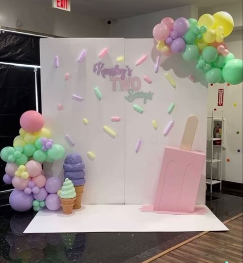 Ice Cream Birthday Party Theme, Ice Cream Party Theme, Candy Theme Birthday Party, Donut Themed Birthday Party, Candy Land Birthday Party, Donut Birthday Parties, Candy Birthday Party, Ice Cream Birthday Party, Ice Cream Theme