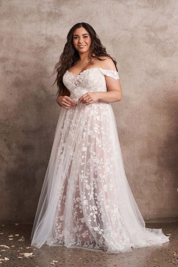 Curvy Wedding, Plus Wedding Dresses, Lillian West, Plus Size Wedding Gowns, Curvy Bride, Etsy Wedding Dress, Wedding Dresses Plus Size, Tulle Wedding, Plus Size Wedding