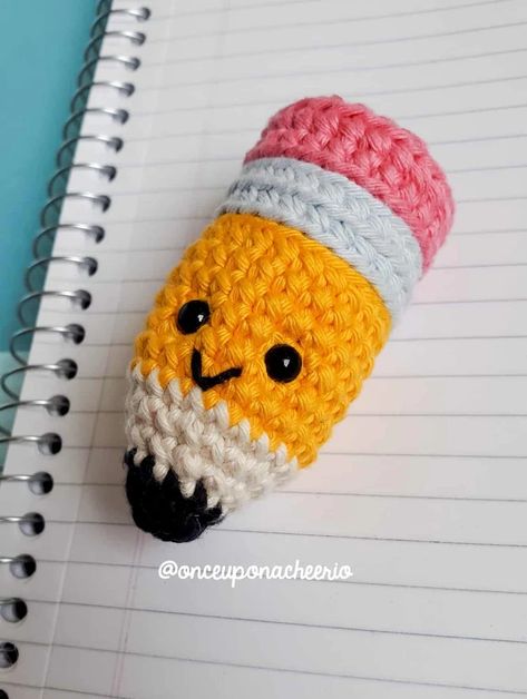 Pencil Crochet Pattern, Pencil Crochet, Change Colors In Crochet, Mini Amigurumi, Cozy Crochet Patterns, Crochet Decrease, Crochet Fun, Crochet Gratis, Crochet Amigurumi Free Patterns