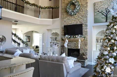 Two story living room with neutral, silver, and gold Christmas decor and large wreath on stone fireplace Modern Christmas Living Room, Two Story Living Room, Two Story Fireplace, Silver And Gold Christmas, Gold Christmas Decor, Cozy Christmas Living Room, Teal Living Rooms, Fireplace Christmas, Decor Ideas For Living Room