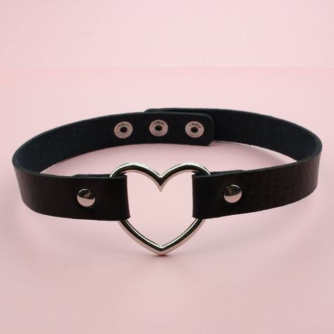 Black Collar Choker, Heart Choker Aesthetic, Choker Drawing, Alt Choker, Leg Choker, Chokers Aesthetic, Emo Choker, Heart Choker Collars, Cute Chokers