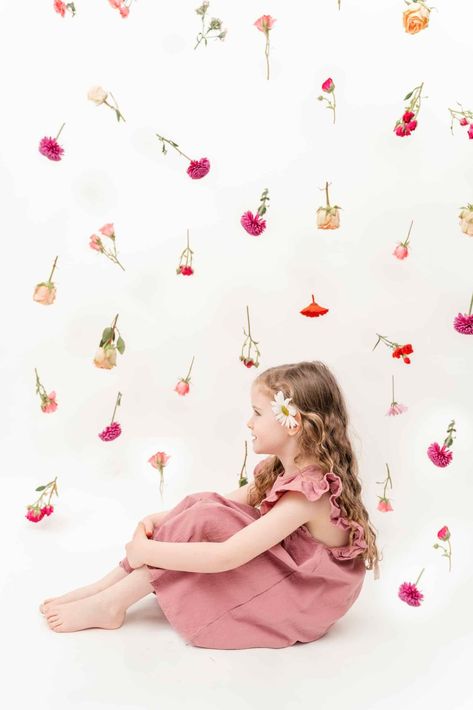 Photoshoot Set Up Ideas, Hanging Flowers Photoshoot, Easter Minis Photography, Flower Wall Photoshoot, Flash Photography Tips, Photoshoot Flowers, Flowers Photoshoot, Valentine Backdrop, Happy Birthday Clip