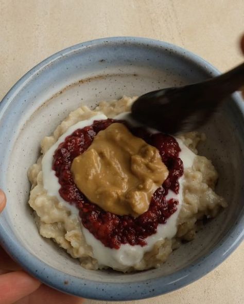 Beck Johnson on Instagram: "PB AND J OATS. Using my homemade raspberry chia jam, and @manilife_ because I’m just never gonna get over this combo. 2 BOWLS OF OATS this week, you lucky things. I was put here to make you like breakfast 😋 Recipe on my website. Link in my bio, then go to the recipe section and search ‘pb and j oats’. #beckbitesback . . . . . . #oats #oatmeal #fibre #breakfast #breakfastideas #highfibre #peanutbutter #pbandj #easyrecipes #brunch #snacks #snackideas #healthy #food #explore" Oatmeal With Jam, Pb And J Oatmeal, Pb And J Aesthetic, Pb&j Oatmeal, Breakfast Planning Weekly, Oat Bowl Recipes, Fibre Breakfast, Brunch Snacks, Chia Oatmeal