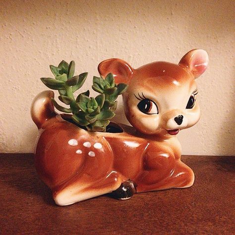 Kitschy Decor, Kitsch Kitchen, Vintage Knick Knacks, Vintage Ceramics, Animal Planters, Vintage Deer, Vintage Display, Vintage Kitsch, Oh Deer