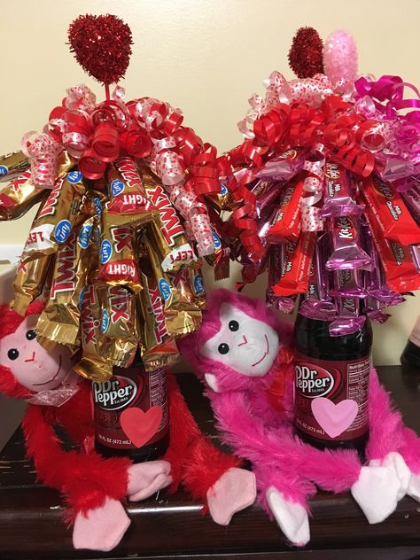 Valentines Day Bouquet For Him, Valentines Day Bouquet Ideas, V Day Baskets, Valentine Candy Bouquet Diy, Valentines Basket Ideas For Best Friend, Diy Valentines Baskets, Valentine’s Day Gift Basket, Vday Bouquet, Diy Valentines Gifts For Mom