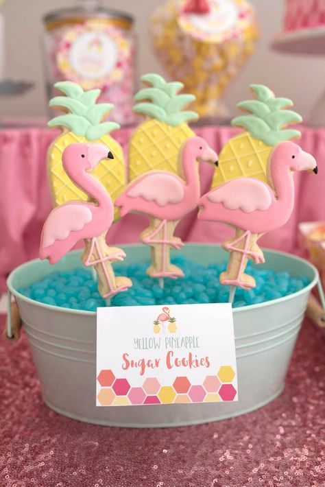 Who knew pink flamingos would be a hit this year. Check out these party inspirations and see why the gorgeous bird is this year's party trend! Have a blast! Flamingle Party, Flamingo Pool Parties, Pink Flamingo Party, Flamingo Themed Party, Flamingo Baby Shower, Pineapple Birthday, Pineapple Party, Aloha Party, Flamingo Cake