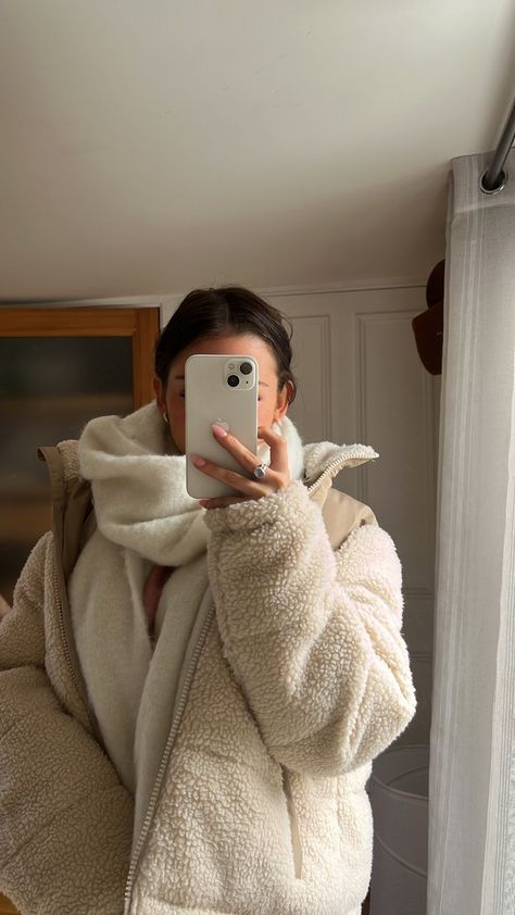 Fuzzy Jacket Aesthetic, Fluffy Jackets For Women, Cozy Winter Jackets, Sherpa Jacket Aesthetic, Sherpa Collar Jacket, Fluffy Winter Jacket, Fluffy Coat Outfit Winter, Fluffy Jacket Aesthetic, Fluffy Hoodie Outfit