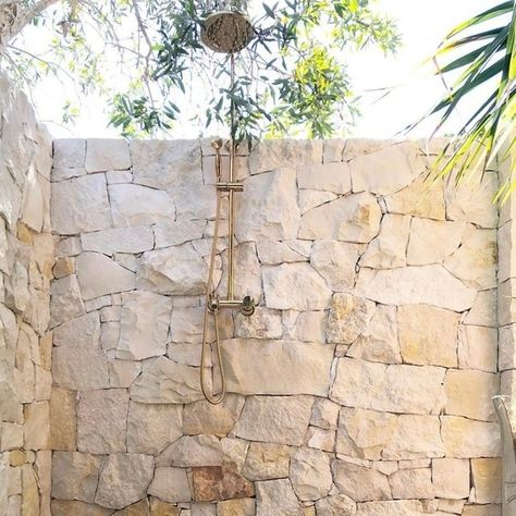 Eco Outdoor on Instagram: “We are obsessed with this outdoor bathroom sanctuary featuring our Bokara Freeform® walling, designed by @ascher_smith and installed by…” Eco Outdoor, Mediterranean Bathroom, Main Bathroom Ideas, Sandstone Wall, Stone Shower, Outdoor Bathroom, Outdoor Stone, Australian Architecture, Outdoor Bathrooms