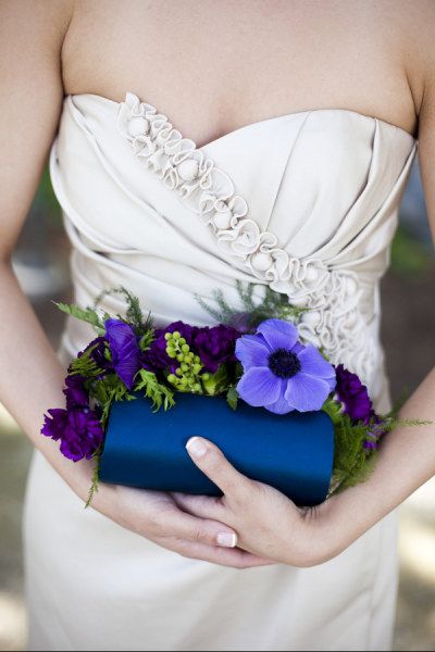 clutch instead of bouquet                                                       … Bridesmaid Bouquet Alternatives, Mother Of Bride Corsage, Alternative Bridesmaid, Bridesmaid Purses, Alternative Wedding Bouquet, Photography Tattoo, Instead Of Flowers, Bridesmaid Clutches, Unconventional Wedding