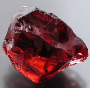 Red Garnet | ... Tanzanian Top Vibrant Rose to Cherry Red Garnet Facet Rough! Hot Lot Best Healing Crystals, Faraway Tree, Night Travel, Matka Natura, Guild Wars, Pretty Rocks, Beautiful Rocks, Garnet Jewelry, Mineral Stone