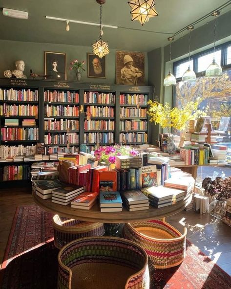 Book Boutique Shops, Cafe With Bookstore, Tea And Book Shop, Bookshop Ideas Design, Bright Bookstore, Bookshop Interior Design, Bookshop Cafe Design, Working In Bookstore, Bookstore Cafe Design