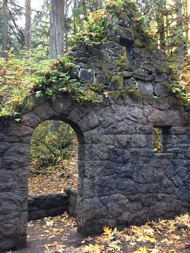 Stone Well Old, Stone Buildings Old, Ruined Architecture, Stone Building Architecture, Garden Ruins, Witch's Castle, Building Ruins, Medieval Ruins, Stone Ruins