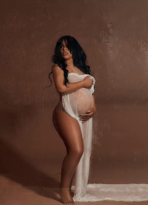 Mesh Maternity Photoshoot, Tan Maternity Photoshoot, Maternity Photography Wet Look, Maturity Photoshoot Ideas At Home, Iconic Maternity Photos, Baddie Maternity Shoot, Maternity Looks Summer, Maternity Pic Ideas, Naked Maternity Photoshoot