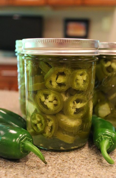 Canning Hot Peppers, Pickled Jalapeno Recipe, Canning Jalapeno Peppers, Pickled Pepper Recipe, Daring Gourmet, Canning Banana Peppers, Canning Peppers, Pickled Hot Peppers, Pickled Jalapeno Peppers