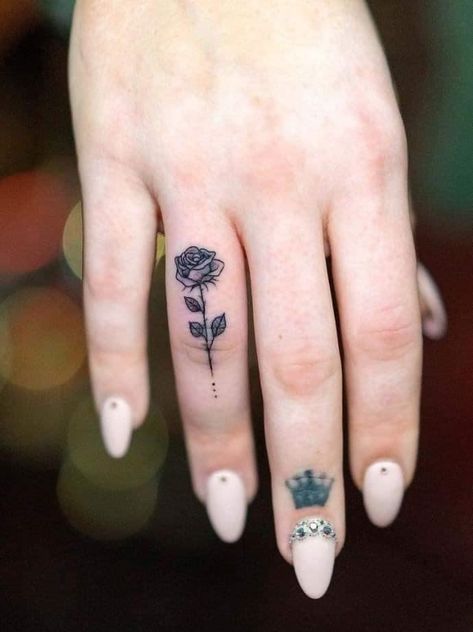 Butterfly Finger Tattoos, Small Finger Tattoos For Women, Meaningful Finger Tattoos, Finger Tattoo Ideas For Women, Finger Tattoos For Women, Side Finger Tattoos, Ladies Tattoo, Elk Tattoo, Finger Rose Tattoo